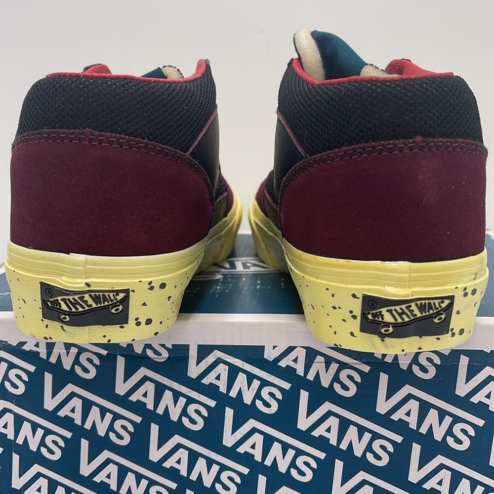 Vans WMNS Half Cab VIt L Vintage Sport Port Royale
VN0A5KC7FSJ
Sneakers - Picture 12 of 16